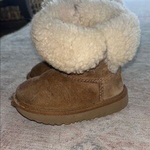 UGG Kids Boots in Tan and Cream